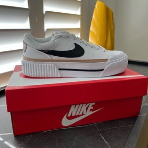 NIKE-WOMEN- COURT LEGACY LIFT PLATFORM- WHITE BLACK ORANGE-SIZE 6.5